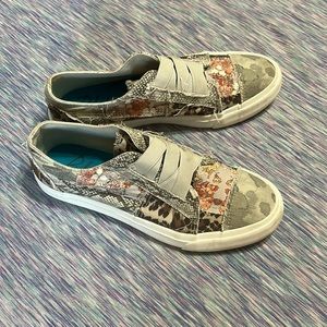 Women’s size 8 Blowfish sneakers. Multicolor.